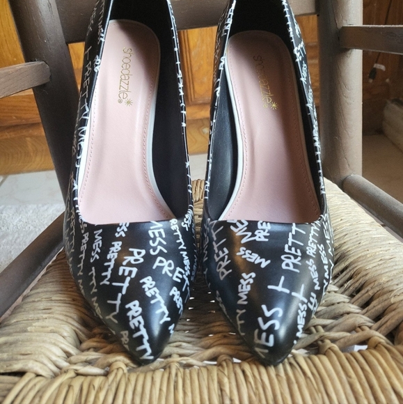 **SOLD**Shoedazzle Pretty Mess Heels size 9 - Picture 3 of 8
